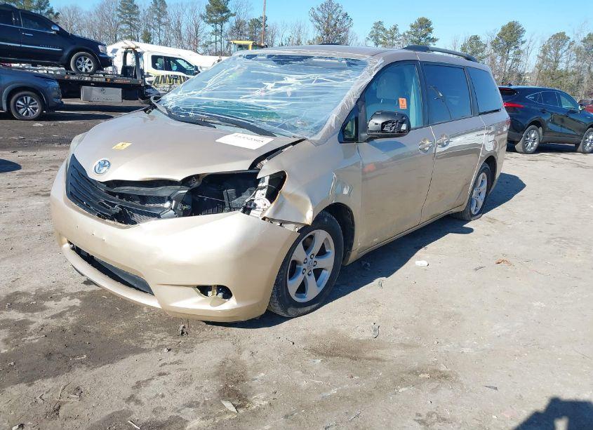 Photo 2 of 2011 Toyota Sienna LE V6 (VIN 5TDKK3DC8BS007416)