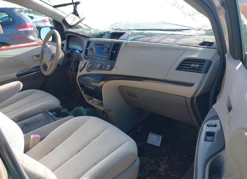 Photo 5 of 2011 Toyota Sienna LE V6 (VIN 5TDKK3DC8BS007416)