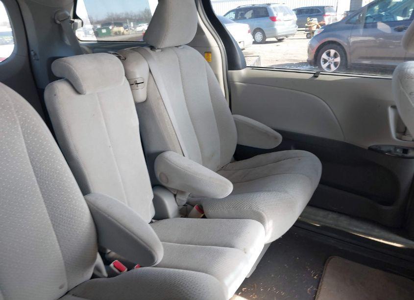 Photo 8 of 2011 Toyota Sienna LE V6 (VIN 5TDKK3DC8BS007416)