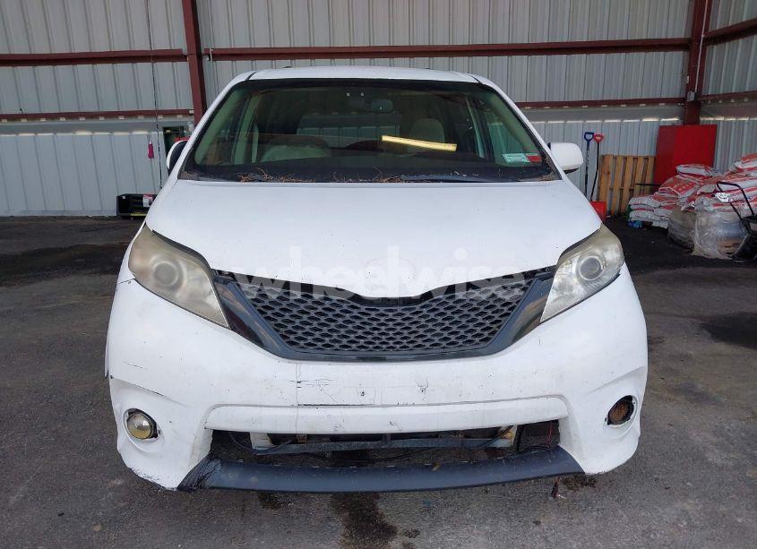 Photo 11 of 2011 Toyota Sienna LE V6 (VIN 5TDKK3DC8BS007447)