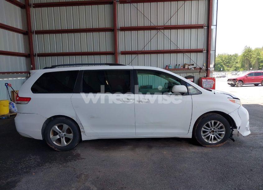 Photo 12 of 2011 Toyota Sienna LE V6 (VIN 5TDKK3DC8BS007447)