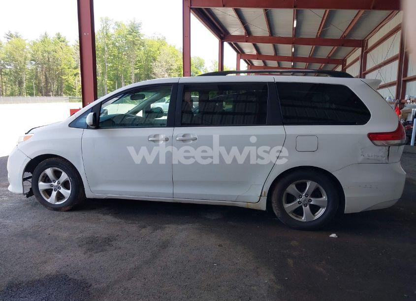 Photo 13 of 2011 Toyota Sienna LE V6 (VIN 5TDKK3DC8BS007447)