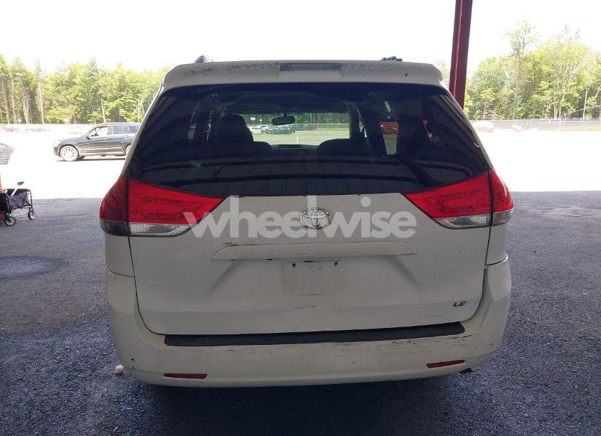 Photo 15 of 2011 Toyota Sienna LE V6 (VIN 5TDKK3DC8BS007447)