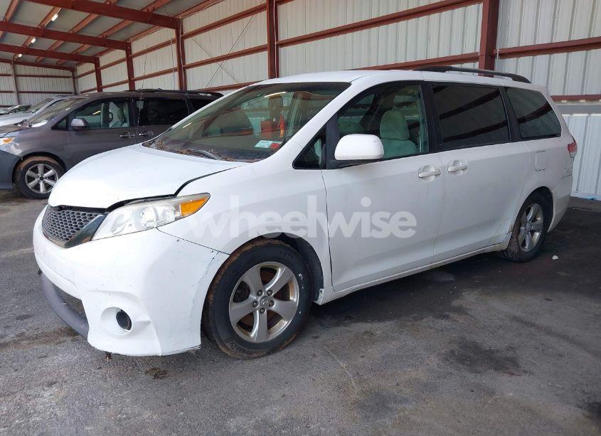 Photo 2 of 2011 Toyota Sienna LE V6 (VIN 5TDKK3DC8BS007447)