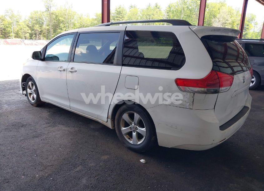 Photo 3 of 2011 Toyota Sienna LE V6 (VIN 5TDKK3DC8BS007447)