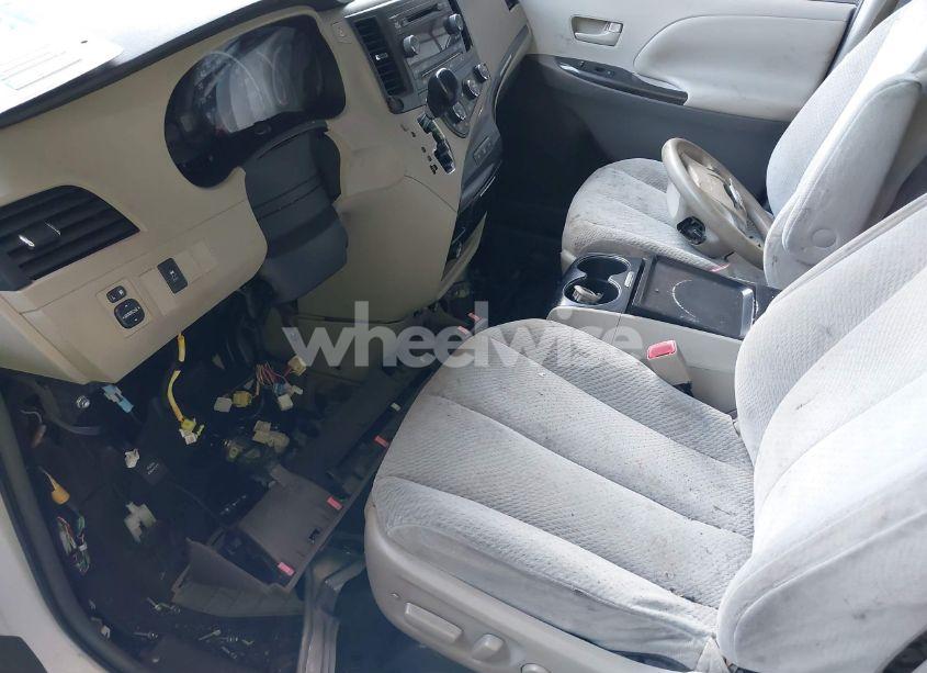 Photo 6 of 2011 Toyota Sienna LE V6 (VIN 5TDKK3DC8BS007447)