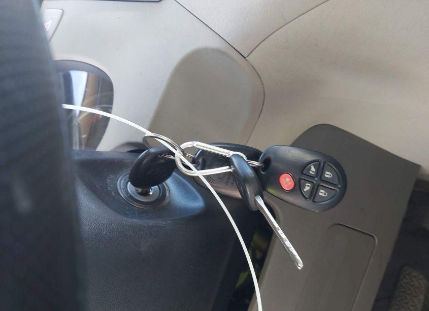 Photo 11 of 2011 Toyota Sienna LE V6 (VIN 5TDKK3DC8BS012745)