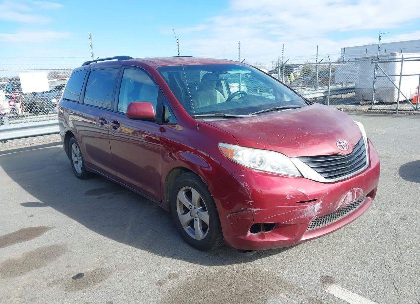 Photo 13 of 2011 Toyota Sienna LE V6 (VIN 5TDKK3DC8BS012745)