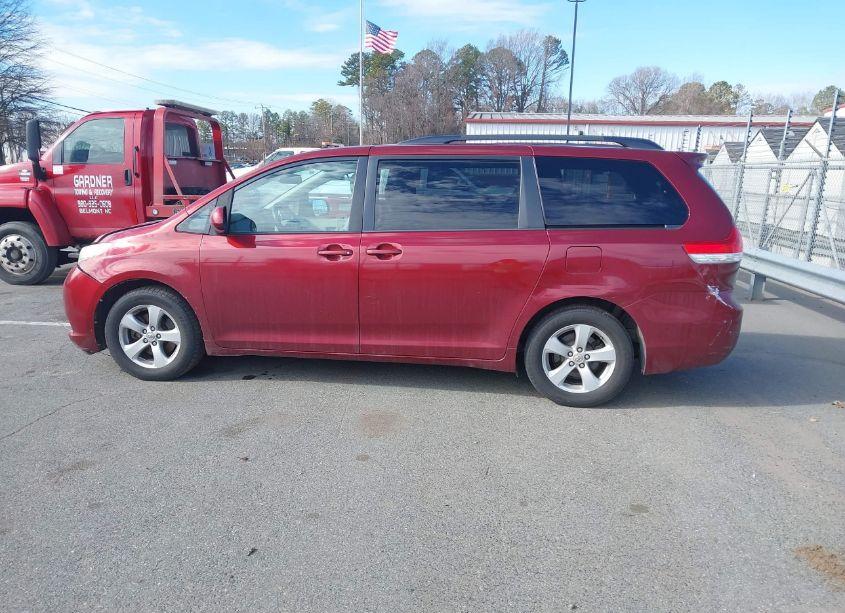 Photo 14 of 2011 Toyota Sienna LE V6 (VIN 5TDKK3DC8BS012745)