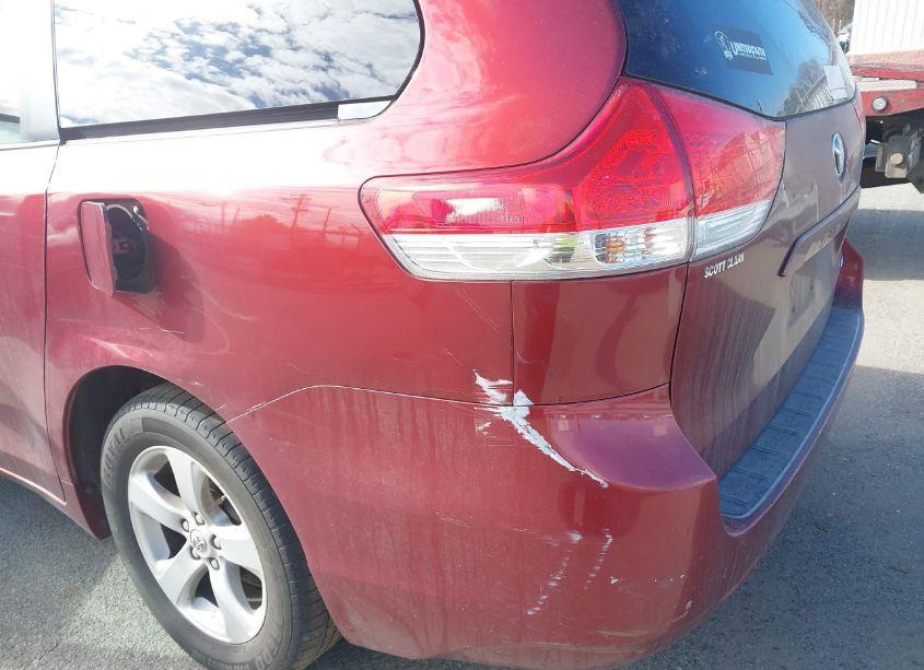 Photo 18 of 2011 Toyota Sienna LE V6 (VIN 5TDKK3DC8BS012745)