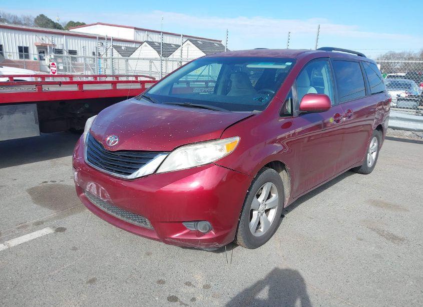 Photo 2 of 2011 Toyota Sienna LE V6 (VIN 5TDKK3DC8BS012745)