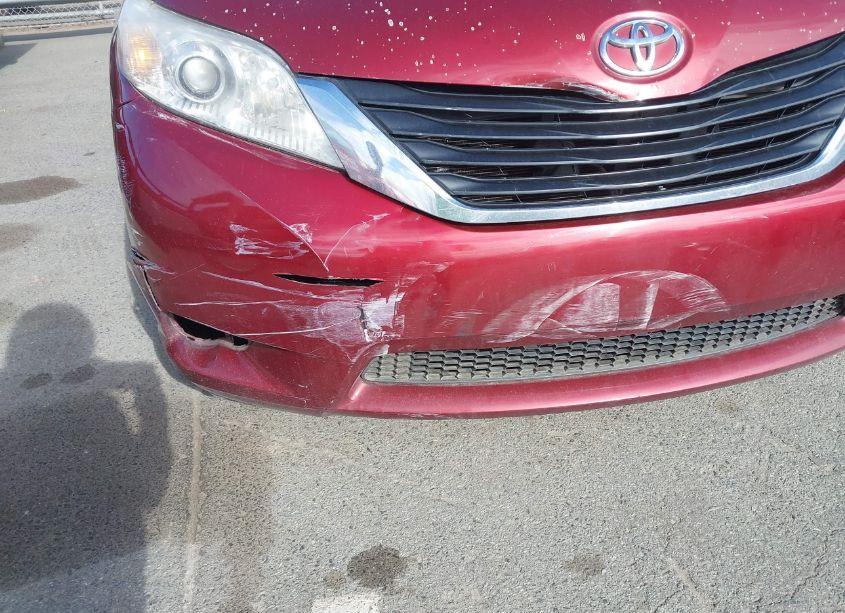 Photo 6 of 2011 Toyota Sienna LE V6 (VIN 5TDKK3DC8BS012745)