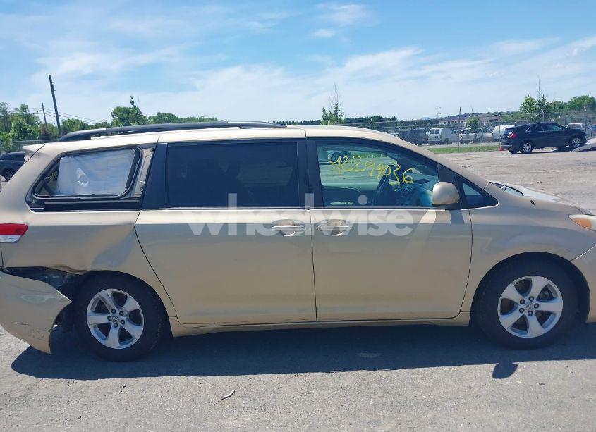 Photo 13 of 2011 Toyota Sienna LE V6 (VIN 5TDKK3DC8BS021610)
