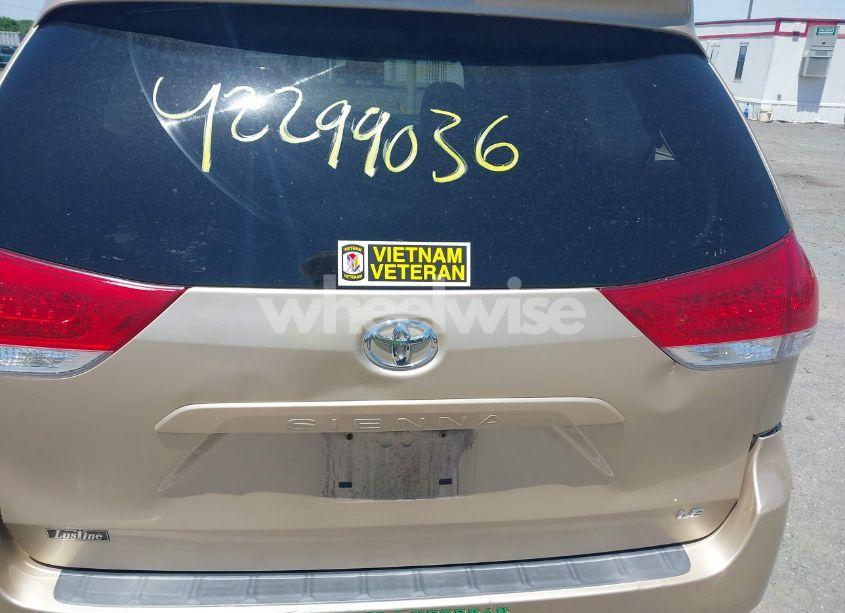 Photo 16 of 2011 Toyota Sienna LE V6 (VIN 5TDKK3DC8BS021610)