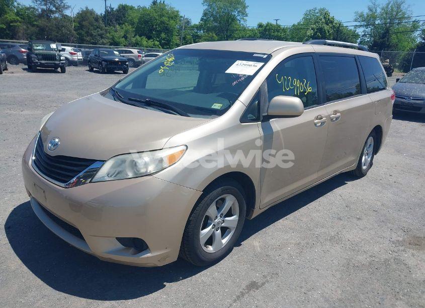 Photo 2 of 2011 Toyota Sienna LE V6 (VIN 5TDKK3DC8BS021610)