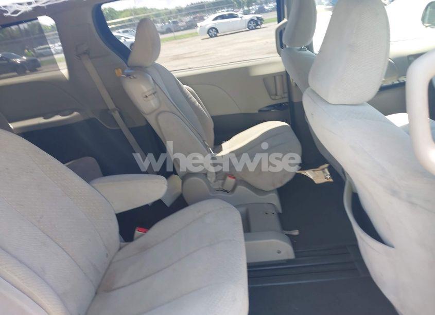 Photo 8 of 2011 Toyota Sienna LE V6 (VIN 5TDKK3DC8BS021610)