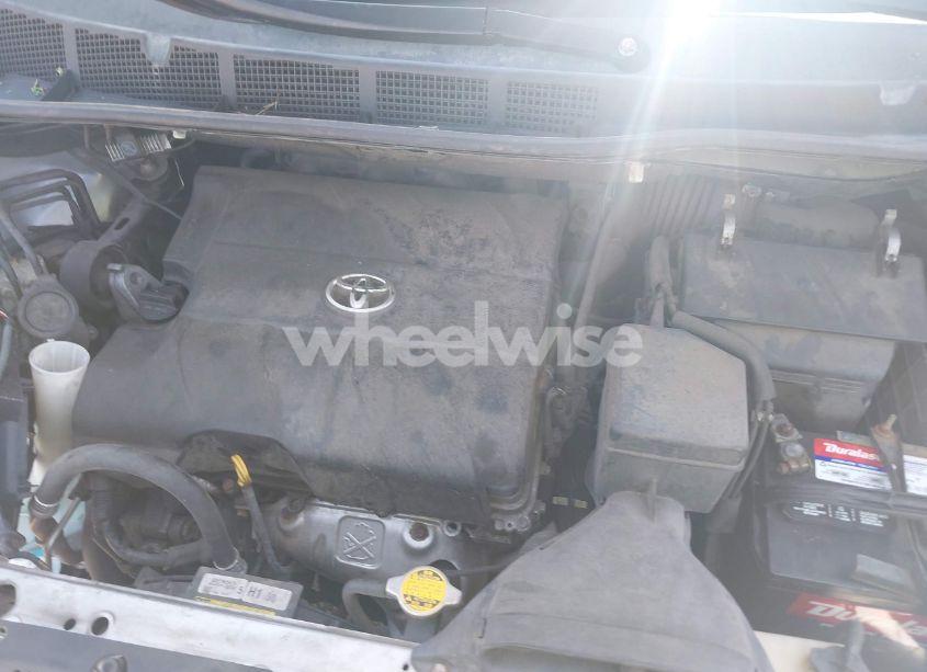 Photo 10 of 2011 Toyota Sienna LE V6 (VIN 5TDKK3DC8BS043123)