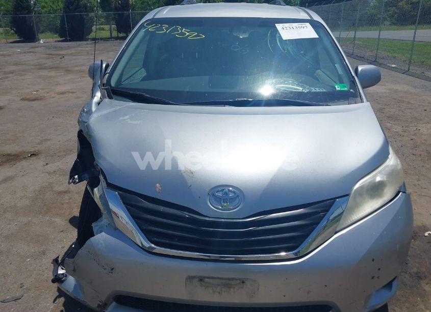 Photo 12 of 2011 Toyota Sienna LE V6 (VIN 5TDKK3DC8BS043123)