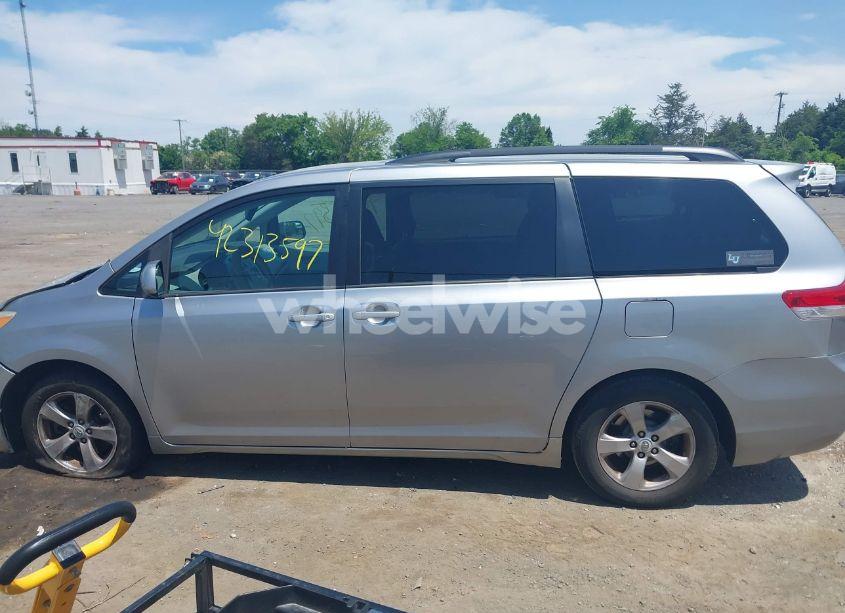 Photo 14 of 2011 Toyota Sienna LE V6 (VIN 5TDKK3DC8BS043123)
