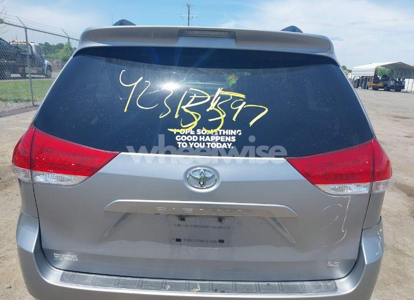 Photo 16 of 2011 Toyota Sienna LE V6 (VIN 5TDKK3DC8BS043123)