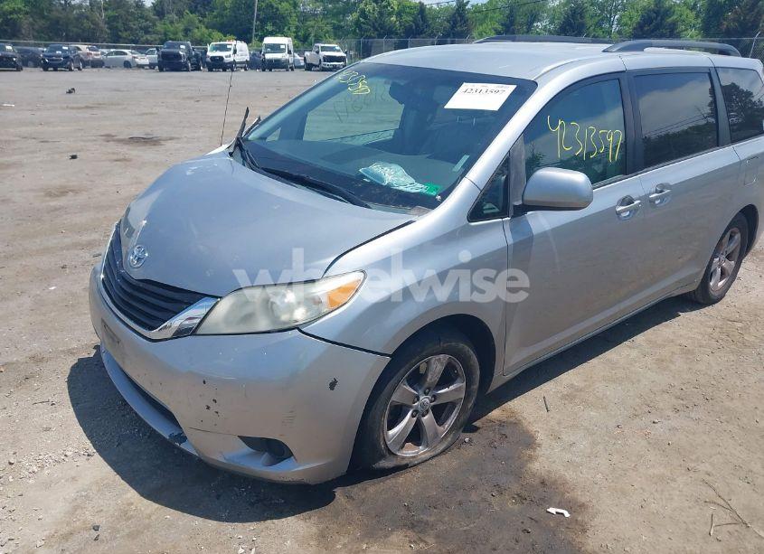 Photo 2 of 2011 Toyota Sienna LE V6 (VIN 5TDKK3DC8BS043123)