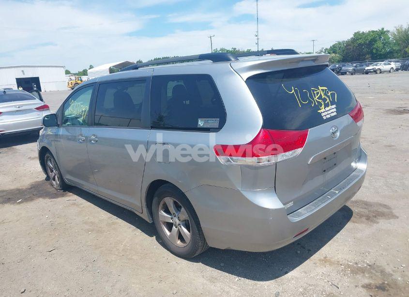 Photo 3 of 2011 Toyota Sienna LE V6 (VIN 5TDKK3DC8BS043123)