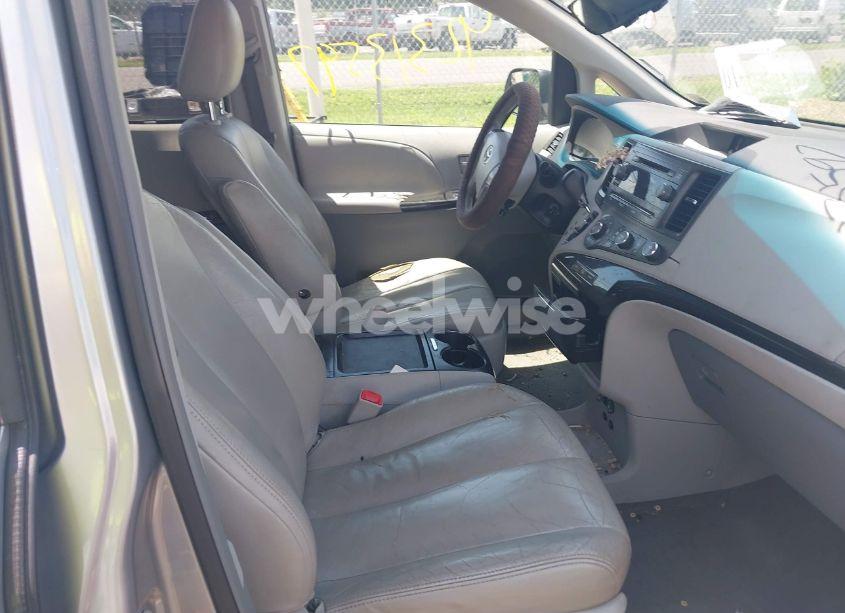 Photo 5 of 2011 Toyota Sienna LE V6 (VIN 5TDKK3DC8BS043123)