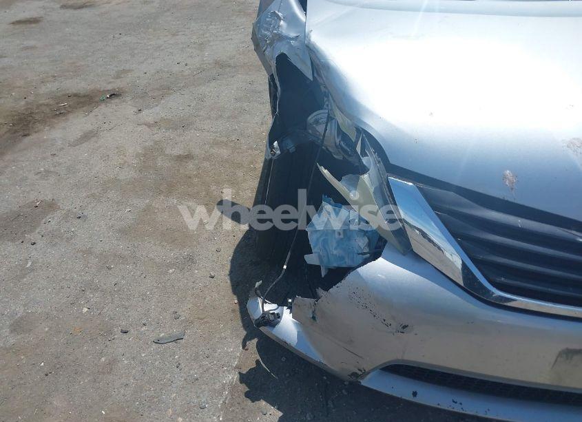 Photo 6 of 2011 Toyota Sienna LE V6 (VIN 5TDKK3DC8BS043123)