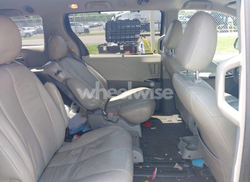 Photo 8 of 2011 Toyota Sienna LE V6 (VIN 5TDKK3DC8BS043123)