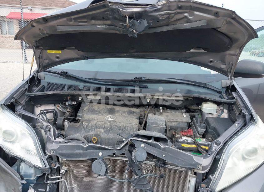 Photo 10 of 2011 Toyota Sienna LE V6 (VIN 5TDKK3DC8BS091026)