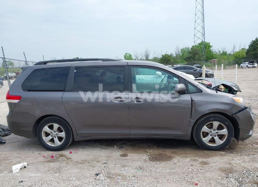 Photo 13 of 2011 Toyota Sienna LE V6 (VIN 5TDKK3DC8BS091026)