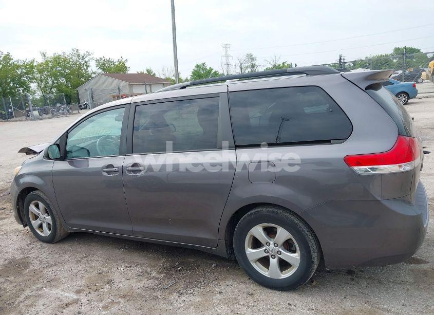 Photo 14 of 2011 Toyota Sienna LE V6 (VIN 5TDKK3DC8BS091026)