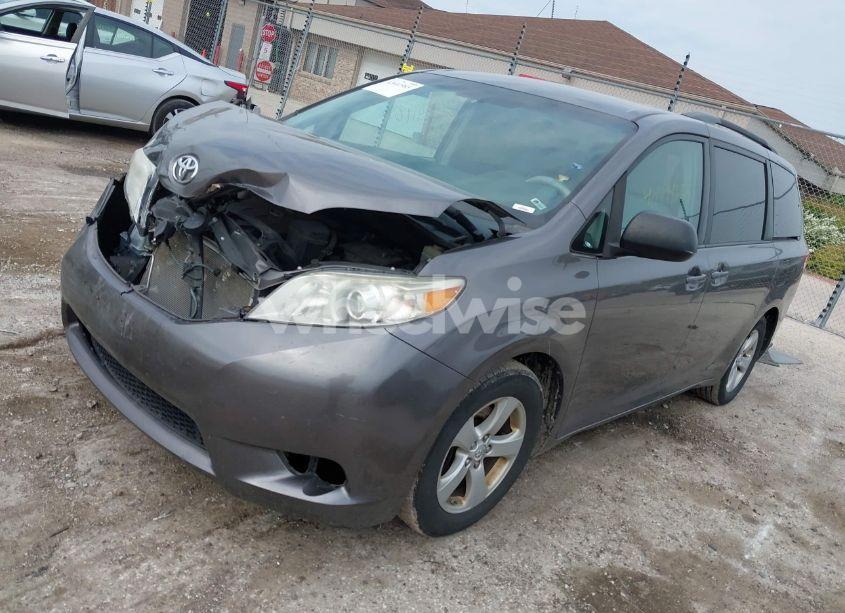 Photo 2 of 2011 Toyota Sienna LE V6 (VIN 5TDKK3DC8BS091026)