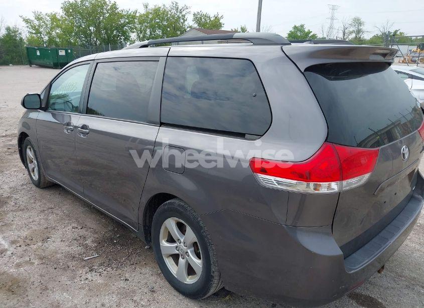 Photo 3 of 2011 Toyota Sienna LE V6 (VIN 5TDKK3DC8BS091026)