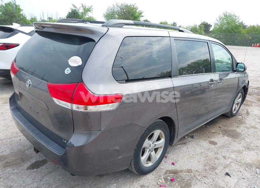 Photo 4 of 2011 Toyota Sienna LE V6 (VIN 5TDKK3DC8BS091026)