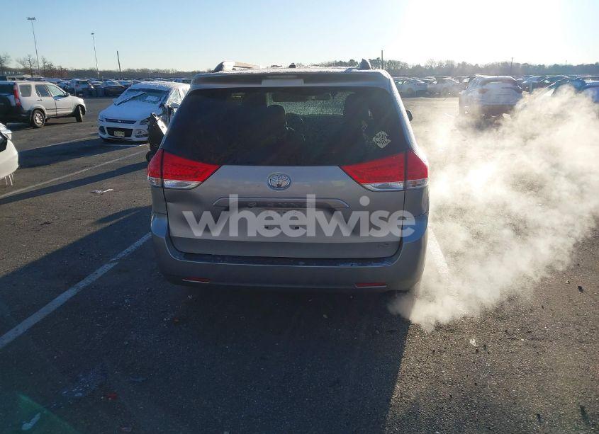 Photo 16 of 2011 Toyota Sienna LE V6 (VIN 5TDKK3DC8BS118788)