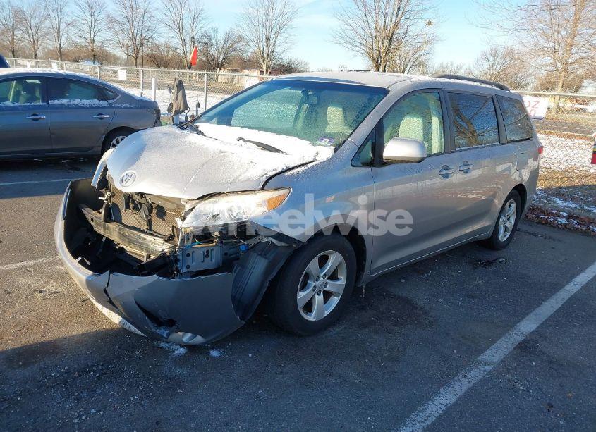 Photo 2 of 2011 Toyota Sienna LE V6 (VIN 5TDKK3DC8BS118788)