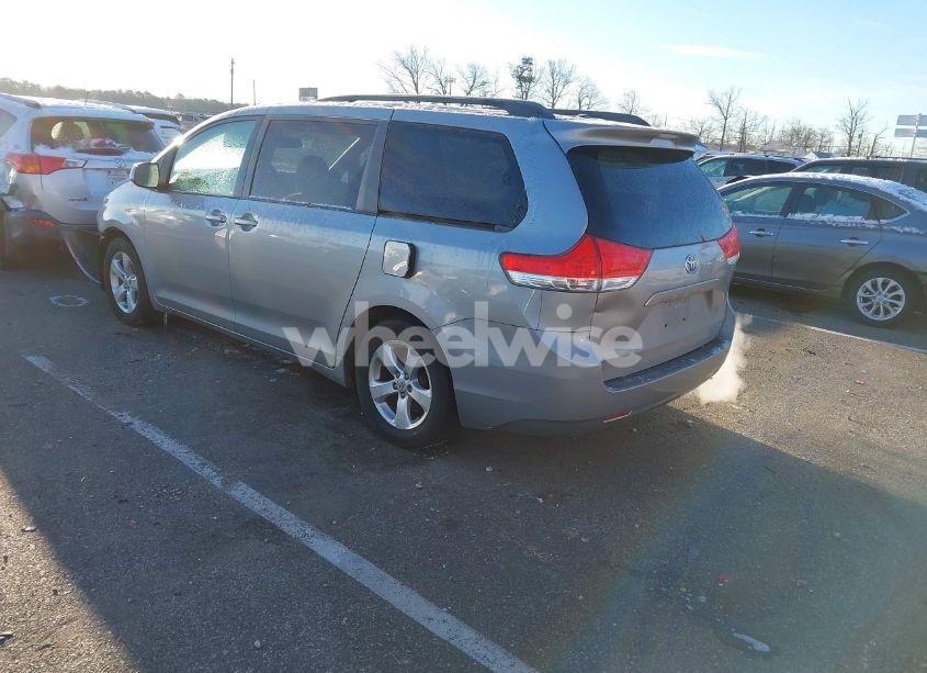 Photo 3 of 2011 Toyota Sienna LE V6 (VIN 5TDKK3DC8BS118788)