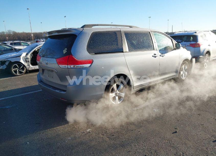 Photo 4 of 2011 Toyota Sienna LE V6 (VIN 5TDKK3DC8BS118788)