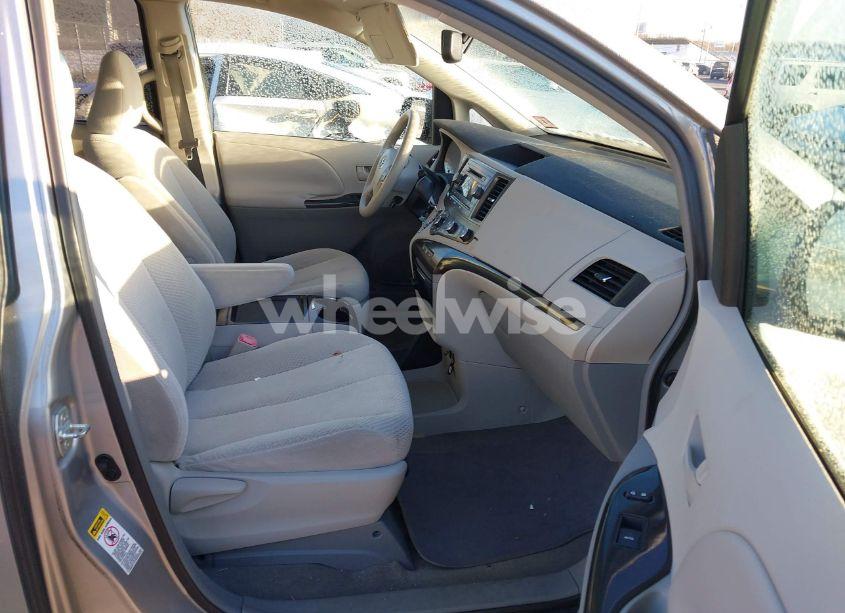 Photo 5 of 2011 Toyota Sienna LE V6 (VIN 5TDKK3DC8BS118788)