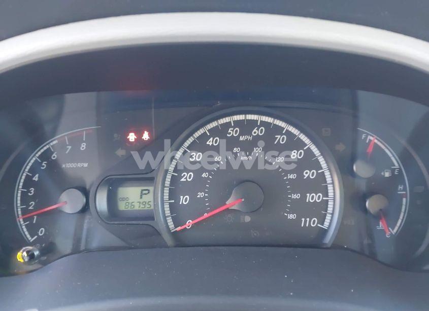 Photo 7 of 2011 Toyota Sienna LE V6 (VIN 5TDKK3DC8BS118788)