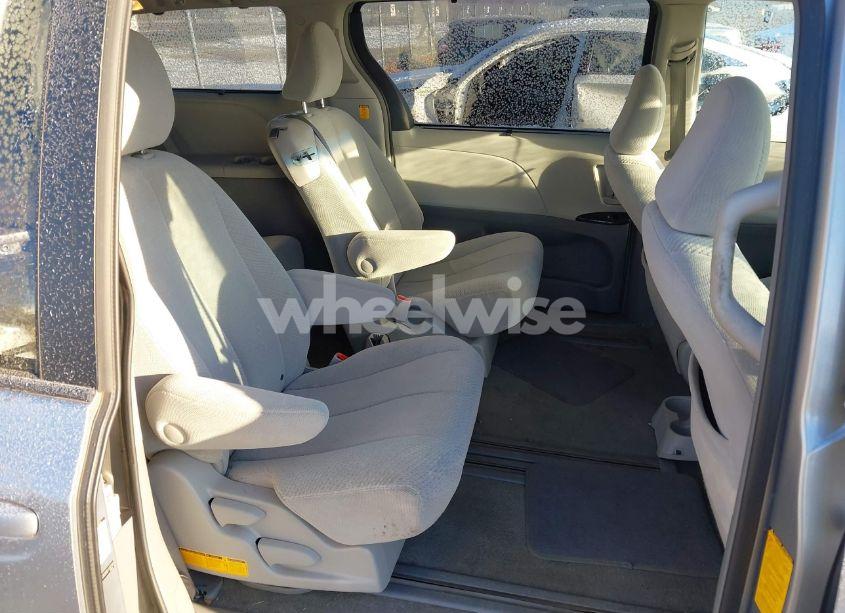 Photo 8 of 2011 Toyota Sienna LE V6 (VIN 5TDKK3DC8BS118788)