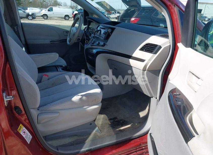 Photo 5 of 2011 Toyota Sienna LE V6 (VIN 5TDKK3DC8BS119195)