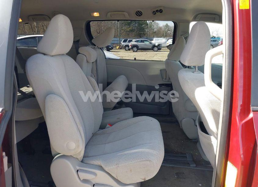 Photo 8 of 2011 Toyota Sienna LE V6 (VIN 5TDKK3DC8BS119195)