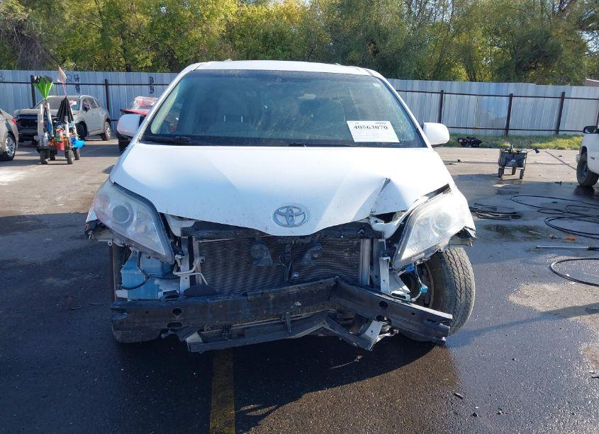 Photo 12 of 2011 Toyota Sienna LE V6 (VIN 5TDKK3DC8BS139303)