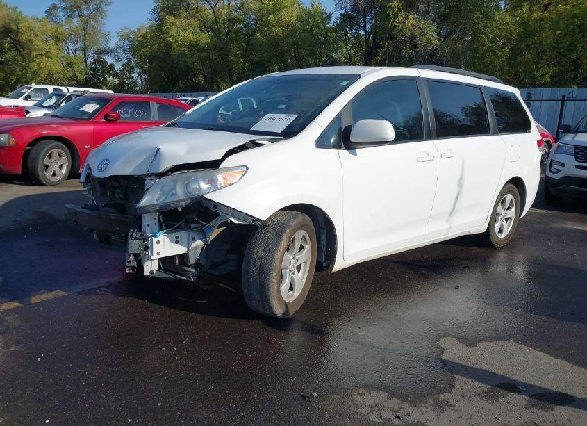 Photo 2 of 2011 Toyota Sienna LE V6 (VIN 5TDKK3DC8BS139303)