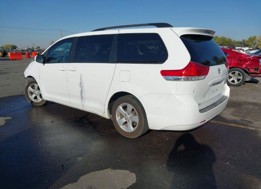 Photo 3 of 2011 Toyota Sienna LE V6 (VIN 5TDKK3DC8BS139303)