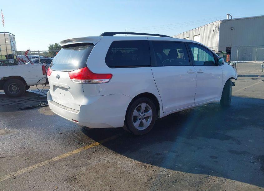 Photo 4 of 2011 Toyota Sienna LE V6 (VIN 5TDKK3DC8BS139303)