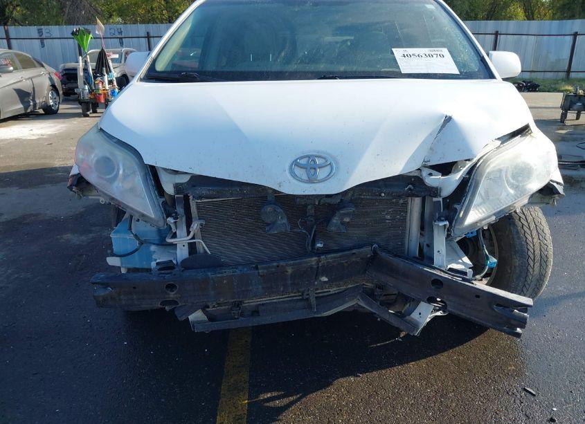 Photo 6 of 2011 Toyota Sienna LE V6 (VIN 5TDKK3DC8BS139303)