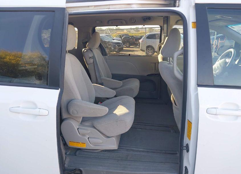 Photo 8 of 2011 Toyota Sienna LE V6 (VIN 5TDKK3DC8BS139303)